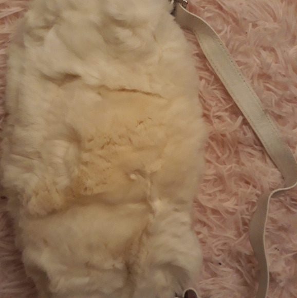 Price drop! Must go. Gorgeous paola by Pdl white fur handbag very good condition - Picture 3 of 14